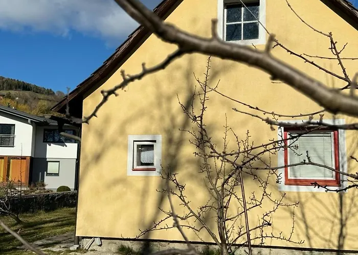 Kleines Haeuschen Im Tauernstaedtchen Gmuend